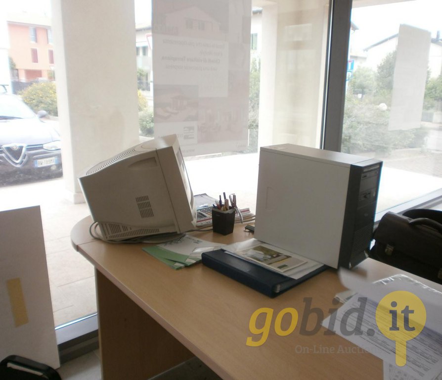 Furniture and Equipment - Various Finishing - Bank. 50/2014 - Vicenza L.C. - Sale n. 3
